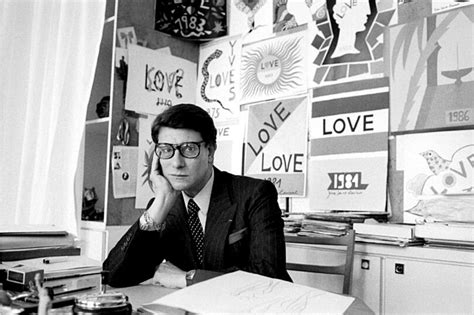 abiti ysl anni 70|Stilista Yves Saint Laurent: vita e creazioni .